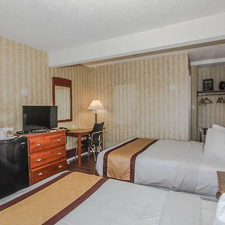 Canadas Best Value Inn Chinook Station Calgary Bagian luar foto