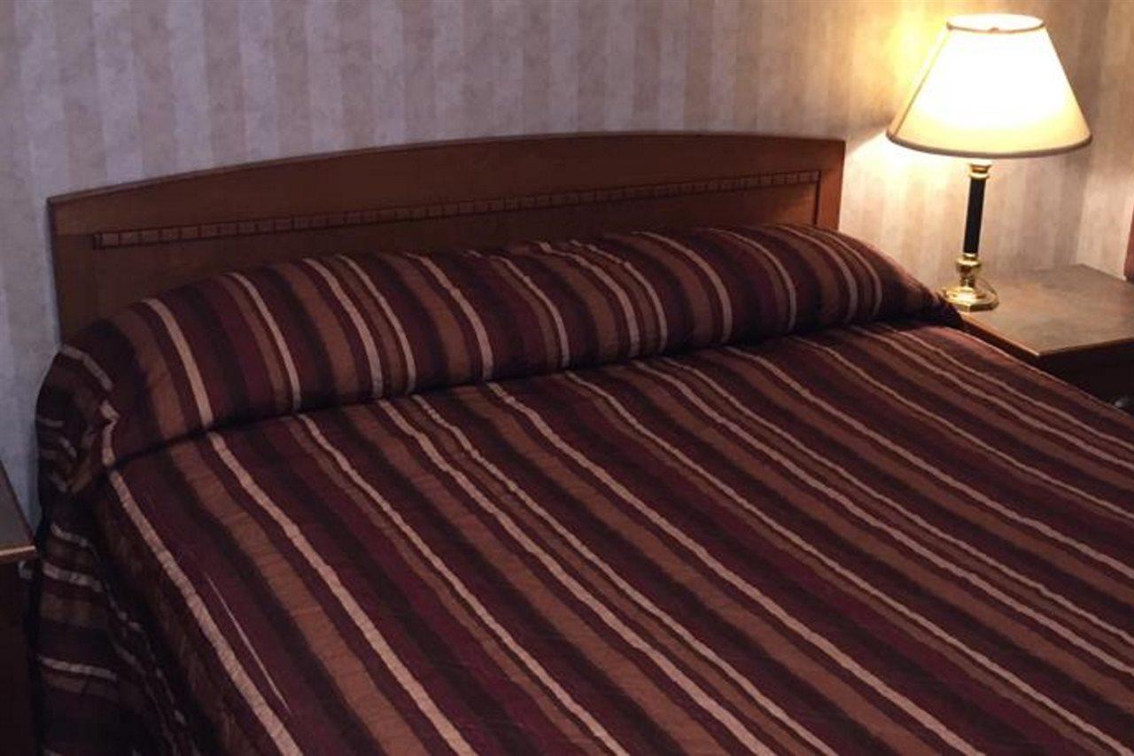 Canadas Best Value Inn Chinook Station Calgary Bagian luar foto