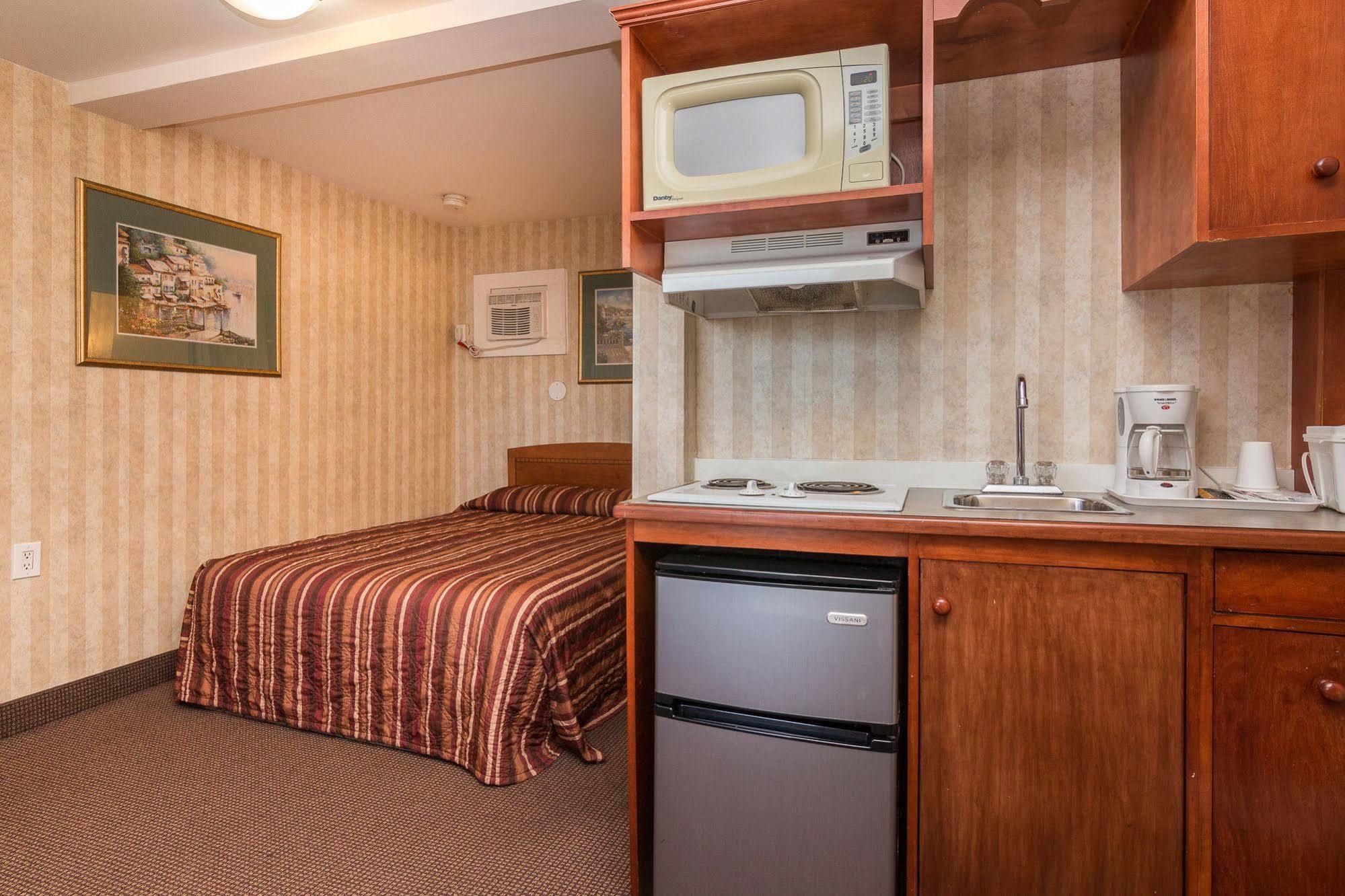 Canadas Best Value Inn Chinook Station Calgary Bagian luar foto