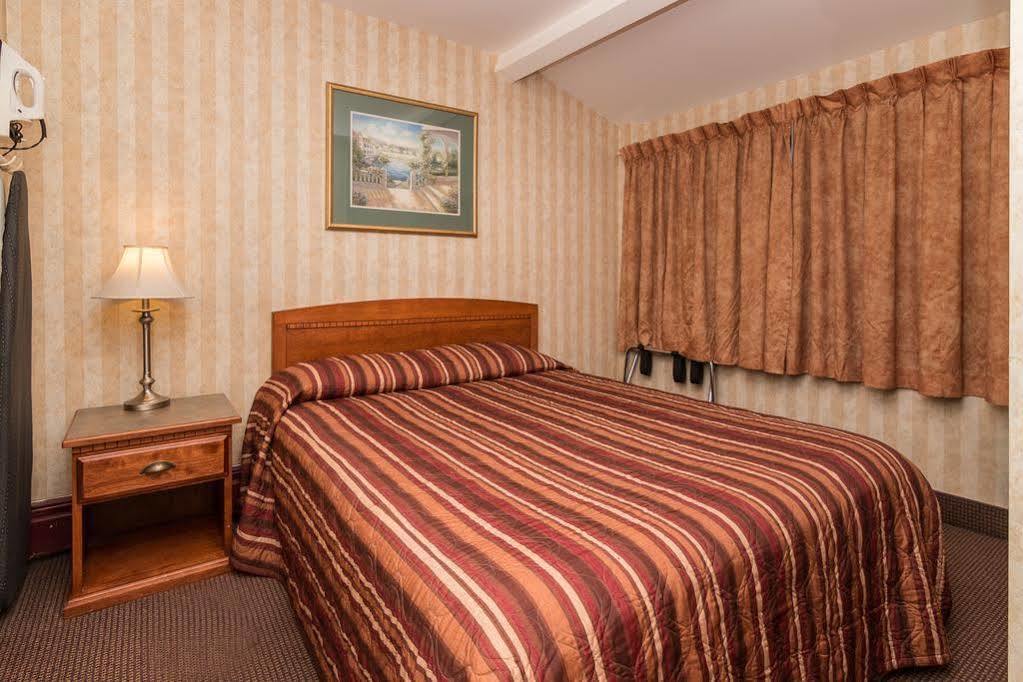 Canadas Best Value Inn Chinook Station Calgary Bagian luar foto