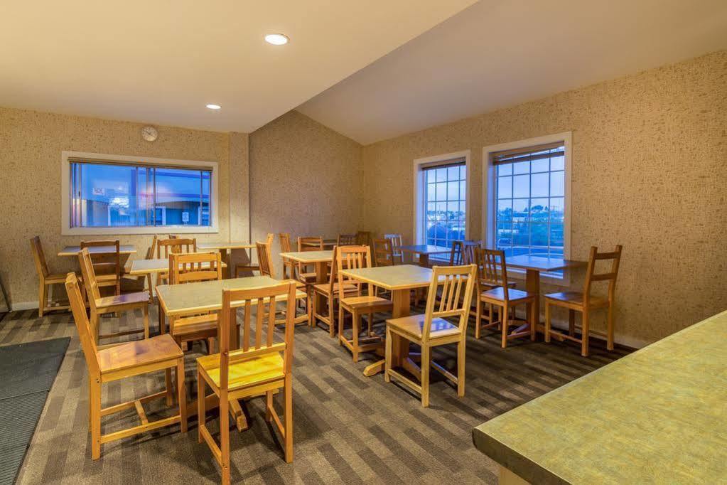 Canadas Best Value Inn Chinook Station Calgary Bagian luar foto