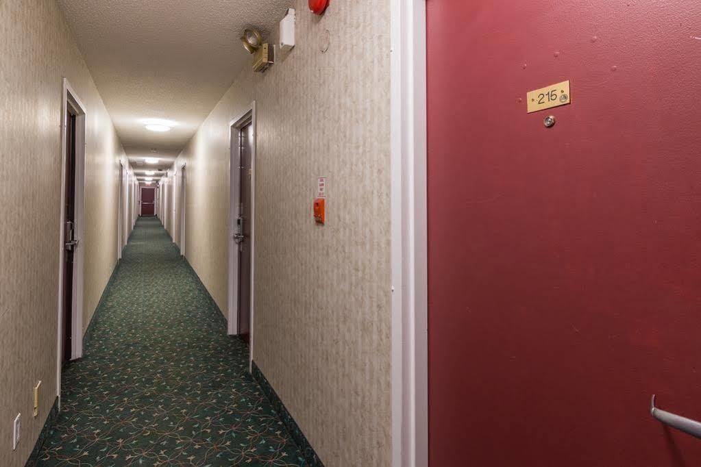 Canadas Best Value Inn Chinook Station Calgary Bagian luar foto