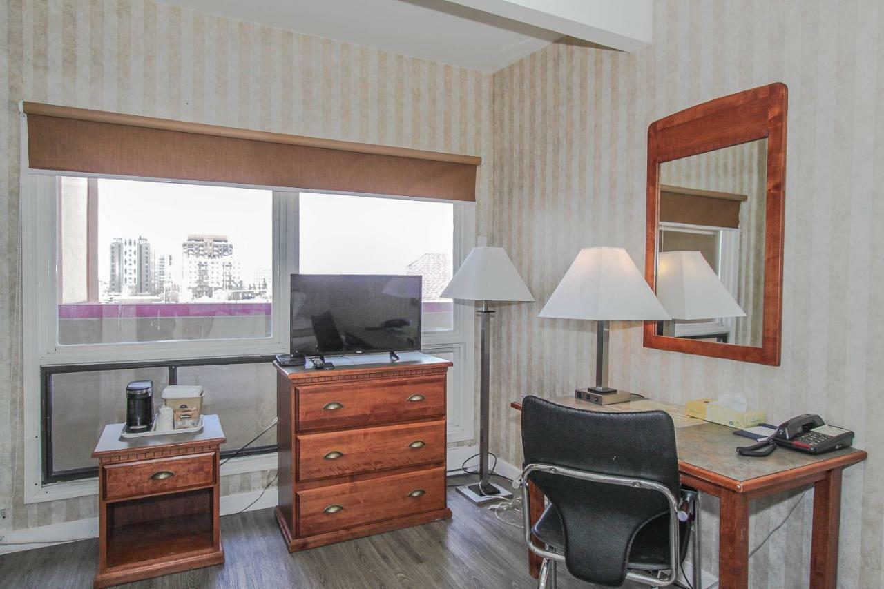 Canadas Best Value Inn Chinook Station Calgary Bagian luar foto