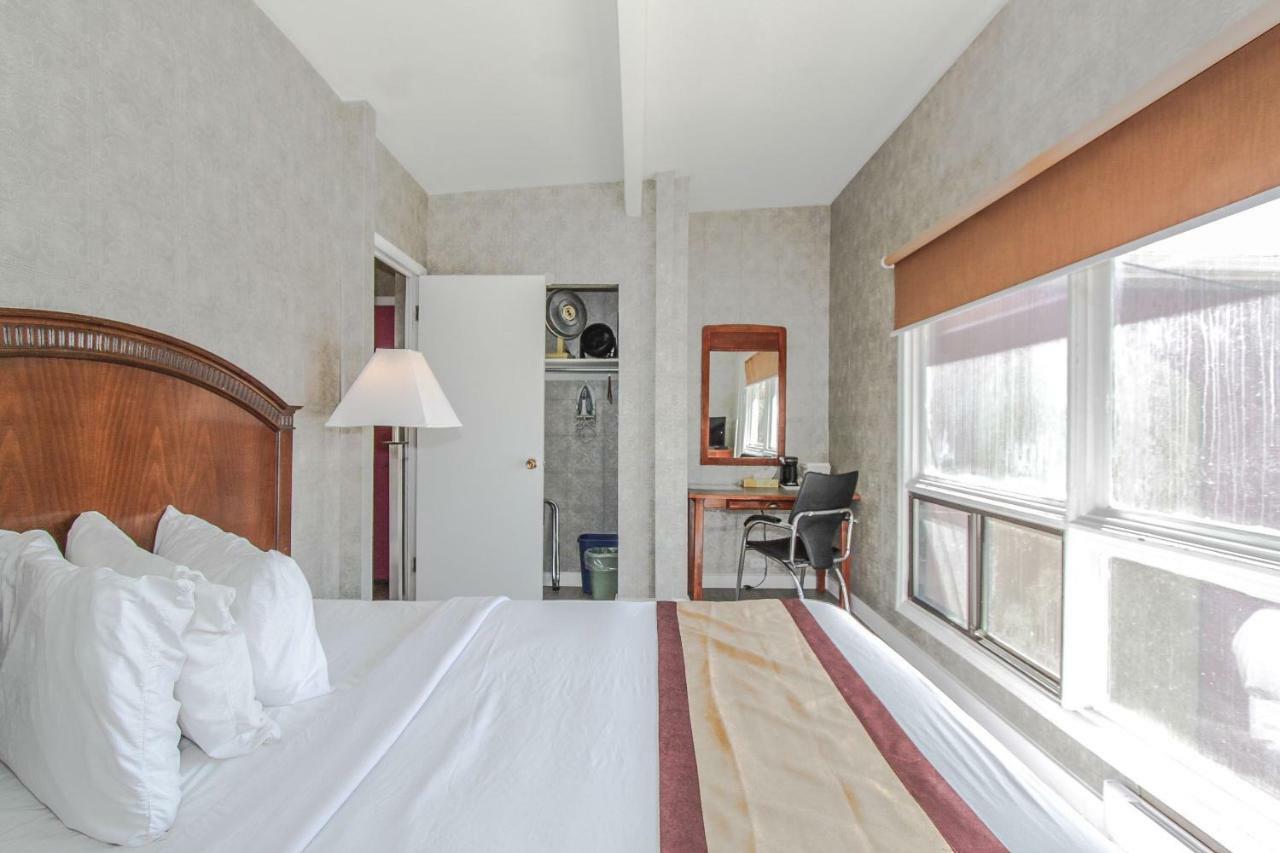 Canadas Best Value Inn Chinook Station Calgary Bagian luar foto