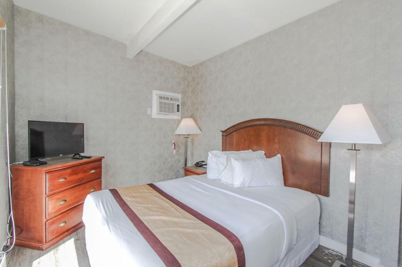 Canadas Best Value Inn Chinook Station Calgary Bagian luar foto