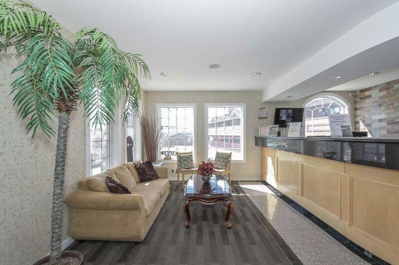 Canadas Best Value Inn Chinook Station Calgary Bagian luar foto